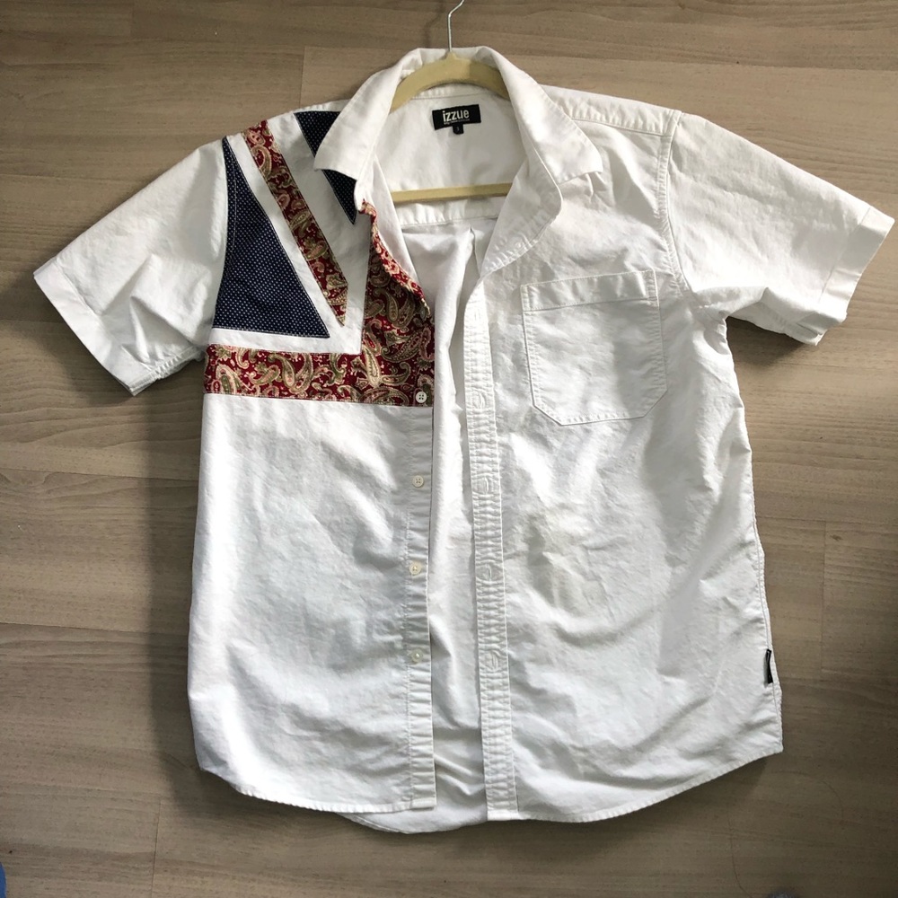 Izzue men’s short-sleeve button up, size 5 or XXL